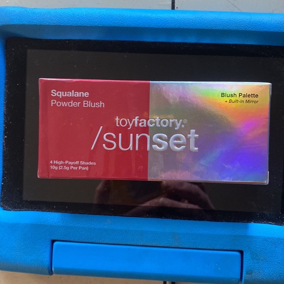 NiP Blush Palette ( toyfactory ) Sunset 4 High-Payoff Shades/built-in Mirror - Picture 8 of 8